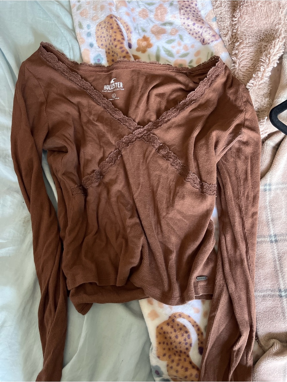 Hollister Women's Rust-Brown Ribbed Lace-Trim Long Sleeve Top